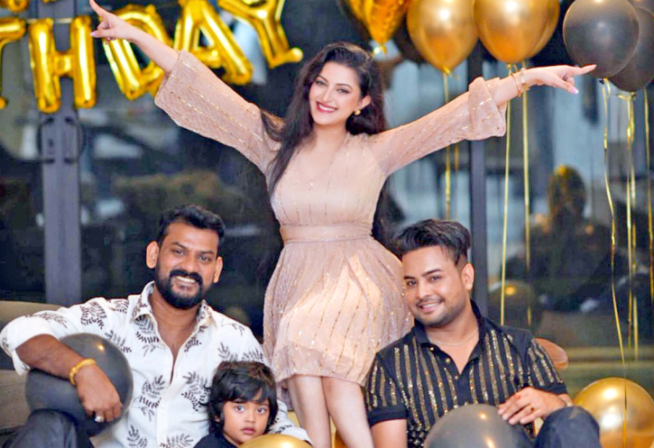 শুধু বেঁচে থাকার চেয়ে জীবন উদযাপন করাই শ্রেয় : পরীমণি শুধু বেঁচে থাকার চেয়ে জীবন উদযাপন করাই শ্রেয় : পরীমণি