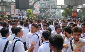 ঢাকা কলেজ শিক্ষার্থীদের সাইন্সল্যাব মোড় অবরোধ
