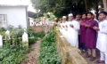 আ‘লীগ নেতার কবর জিয়ারতে জামায়াত প্রার্থী আ‘লীগ নেতার কবর জিয়ারতে জামায়াত প্রার্থী