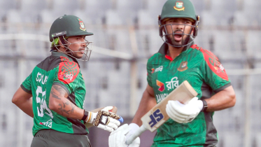 ১০ বছরের পুরোনো রেকর্ড ভাঙলেন সাইফ-সৌম্য