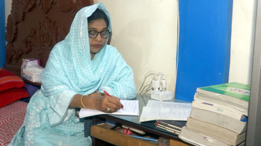 ৫৬ বছর বয়সে এইচএসসি পাস করলেন শাম্মী আক্তার ৫৬ বছর বয়সে এইচএসসি পাস করলেন শাম্মী আক্তার