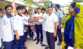 মেধাবী শিক্ষার্থীদের হাতে ফলের চারা