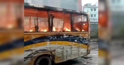 মিরপুরে যাত্রীবাহী বাসে আগুন দিলো দুর্বৃত্তরা