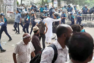 সাউন্ড গ্রেনেড-জলকামান-লাঠিচার্জে ছত্রভঙ্গ শিক্ষকরা