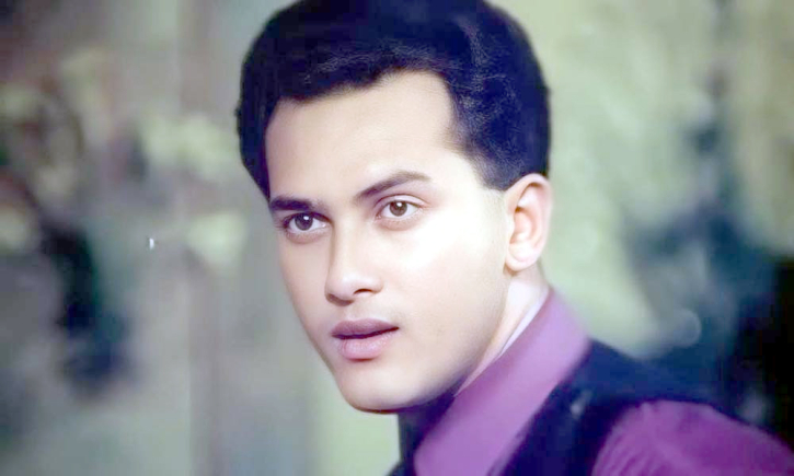‘আমার প্রিয় নায়কের বুকে আমি নিজেই ছুরি চালাই’ ‘আমার প্রিয় নায়কের বুকে আমি নিজেই ছুরি চালাই’