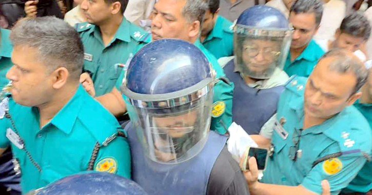 বাবাসহ হত্যাচেষ্টা মামলায় গ্রেপ্তার তৌহিদ আফ্রিদি