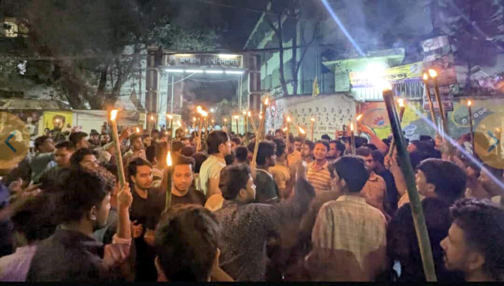তিস্তা মেগা প্রকল্প বাস্তবায়নের লক্ষ্যে জবিতে মশাল মিছিল তিস্তা মেগা প্রকল্প বাস্তবায়নের লক্ষ্যে জবিতে মশাল মিছিল