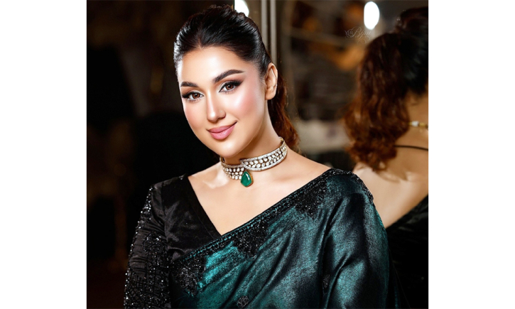 রাজকীয় রূপে অপু বিশ্বাস
