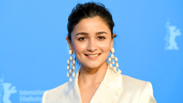 এআই ট্রেন্ডে গা ভাসালেন আলিয়া
