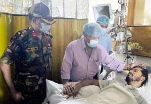 নুরের শারীরিক অবস্থার খোঁজ নিতে ঢামেকে নৌপরিবহন উপদেষ্টা