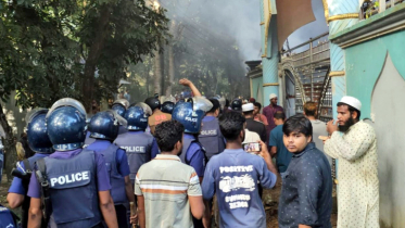 নুরাল পাগলার দরবারে পু‌লি‌শের ওপর হামলায় মামলা, আসামি ৩৫০০