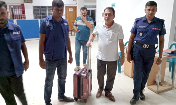 ভারতে পালানোর সময় আওয়ামী লীগ নেতা আটক