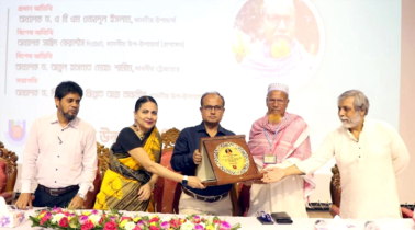 ৭৫ বছর বয়সে বিএ পাস, বাউবির সংবর্ধনায় সাদেক আলী
