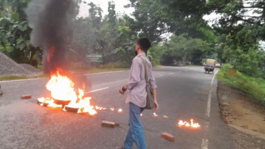 খাগড়াছড়িতে আধাবেলা সড়ক অবরোধ
