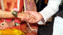 ছেলের চেয়ে ছোট তরুণের সঙ্গে নতুন জীবনে মা