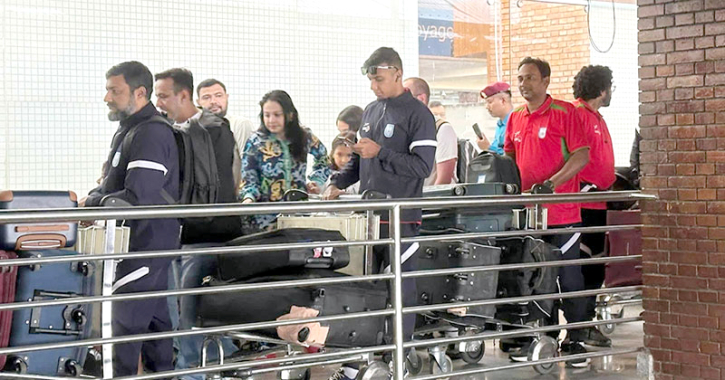 নেপাল থেকে দেশে ফিরছে বাংলাদেশ ফুটবল দল নেপাল থেকে দেশে ফিরছে বাংলাদেশ ফুটবল দল