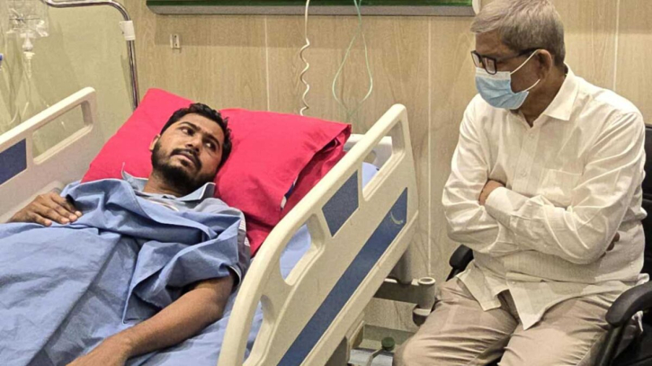 নুরুল হক নুরকে দেখতে ঢামেকে মির্জা ফখরুল নুরুল হক নুরকে দেখতে ঢামেকে মির্জা ফখরুল