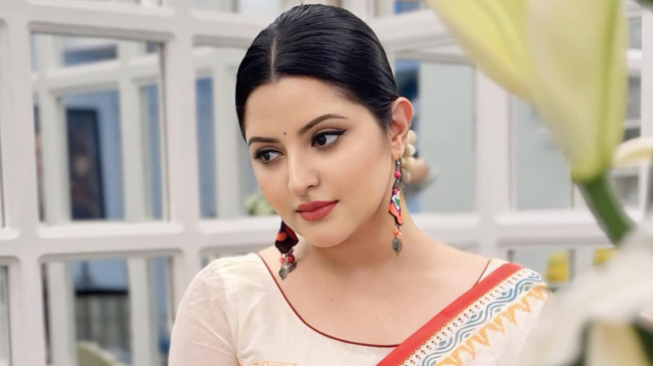 দোয়া করি যেন এই সুখে কারো নজর না লাগে : পরীমণি! দোয়া করি যেন এই সুখে কারো নজর না লাগে : পরীমণি!
