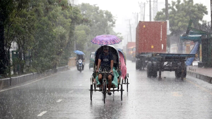 ঢাকায় হালকা বৃষ্টির আভাস, কমতে পারে তাপমাত্রা