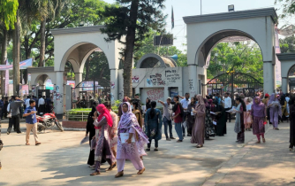 গুচ্ছ ভর্তি পরীক্ষা শুরুর দুই ঘণ্টা আগেই ইবি কেন্দ্রে ভর্তিচ্ছুদের ভিড়