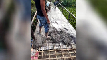 রডের বদলে বাঁশের কঞ্চি দিয়ে আয়রন ব্রিজের ঢালাই