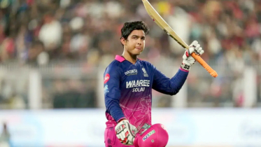 কার্টুন দেখে বোলারদের পেটাতে নামেন বৈভব