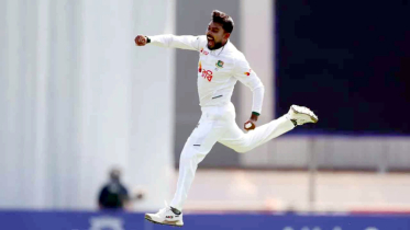 ইতিহাস গড়লেন অলরাউন্ডার মিরাজ
