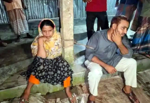 চার বিয়ের দাবির মধ্যেই আরেক নারীর ঘরে আটক ব্যক্তি