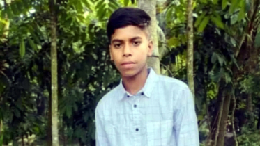 পুলিশের সন্ত্রাস বিরোধী মামলায় কারাগারে ‘১৪ বছরের’ স্কুলছাত্র পুলিশের সন্ত্রাস বিরোধী মামলায় কারাগারে ‘১৪ বছরের’ স্কুলছাত্র