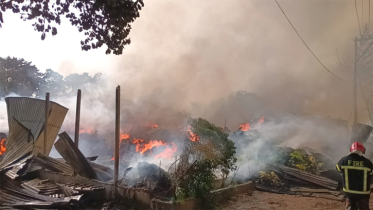 কোনাবাড়িতে ঝুটের গোডাউনে আগুন, নিয়ন্ত্রণে ৫ ইউনিট