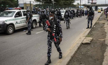 নাইজেরিয়ায় বন্দুকধারীর গুলিতে নিহত ৩২ নাইজেরিয়ায় বন্দুকধারীর গুলিতে নিহত ৩২