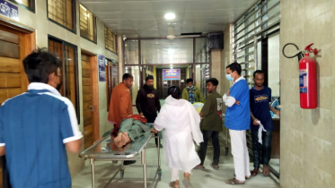 দিনাজপুরে চায়না কোম্পানিতে নারী শ্রমিকদের মাঝে হঠাৎ আতঙ্ক; হাসপাতালে ভর্তি ১৪