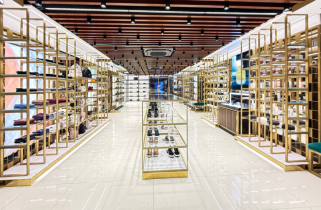 চট্টগ্রাম হালিশহরে ইল্লিয়ীনের ফ্ল্যাগশিপ স্টোর চালু