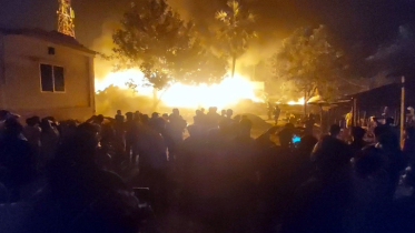 গাজীপুরে গোডাউনে আগুন, নিয়ন্ত্রণে ফায়ার সার্ভিসের চার ইউনিট গাজীপুরে গোডাউনে আগুন, নিয়ন্ত্রণে ফায়ার সার্ভিসের চার ইউনিট