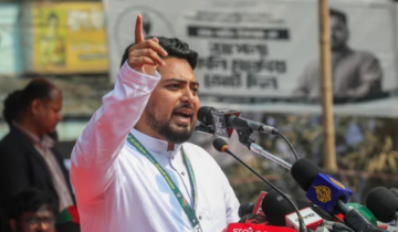 আগামী কয়েক ঘণ্টা সর্বোচ্চ সতর্ক থাকুন: নাহিদ ইসলাম