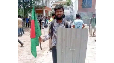 ‎হাদি হত্যার বিচার দাবির কর্মসূচীতে পুলিশি হামলা,ববি ইনকিলাব মঞ্চের সদস্য সচিব আহত