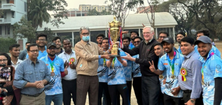 এনডিইউবি ক্রিকেটের চ্যাম্পিয়ন ইংলিশ সাথে ছিল ফ্যান্টাসী কিংডম ও আল্টিমেট স্পোর্টস