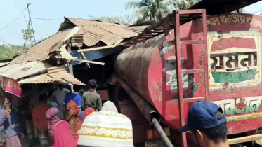 নোয়াখালীতে তেলবাহী ট্রাক দোকানে ঢুকে নিহত ২