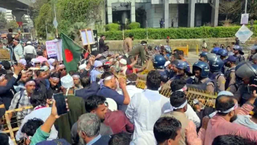 পে স্কেল বাস্তবায়নের দাবিতে যমুনা অভিমুখে আন্দোলনকারীরা, পুলিশের বাধা