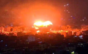 যুক্তরাষ্ট্র ও ইসরাইলের হামলায় কাঁপছে ইরান যুক্তরাষ্ট্র ও ইসরাইলের হামলায় কাঁপছে ইরান