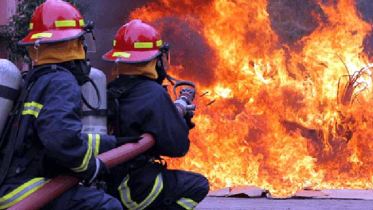 মধ্যরাতে মিরপুরে বহুতল ভবনে আগুন