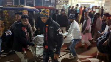 দাঁড়িয়ে থাকা ট্রলিকে ধাক্কা, মোটরসাইকেল আরোহী ৩ বন্ধু নিহত