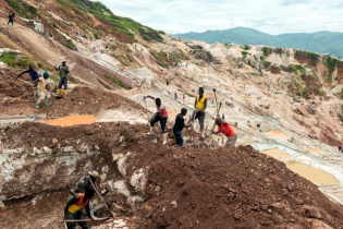 কঙ্গোতে খনি ধসে ২০০ জনেরও বেশি নিহত কঙ্গোতে খনি ধসে ২০০ জনেরও বেশি নিহত