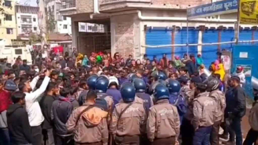 গাজীপুরে বকেয়া বেতনের দাবিতে শ্রমিকদের বিক্ষোভ, টিয়ারশেল নিক্ষেপ