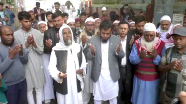 বঙ্গবন্ধুর কবর জিয়ারত করে প্রচারণায় নামলেন বিএনপির বিদ্রোহী প্রার্থী বঙ্গবন্ধুর কবর জিয়ারত করে প্রচারণায় নামলেন বিএনপির বিদ্রোহী প্রার্থী