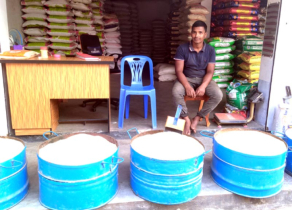 হিলিতে চালের দাম কমেছে কেজিতে ৮ টাকা হিলিতে চালের দাম কমেছে কেজিতে ৮ টাকা