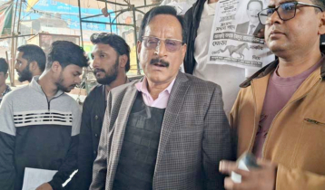 বুলেটপ্রুফ জ্যাকেট পরে গণসংযোগে স্বতন্ত্র প্রার্থী মিলন বুলেটপ্রুফ জ্যাকেট পরে গণসংযোগে স্বতন্ত্র প্রার্থী মিলন