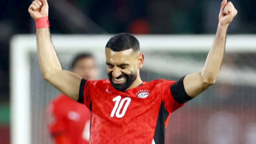 চ্যাম্পিয়নদের বিদায় করে মিসরকে সেমিফাইনালে নিলেন সালাহ