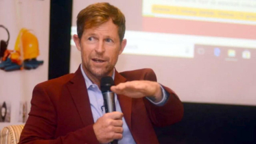 ‘রাজনীতিকে খেলা থেকে আলাদা করতে পারবেন না’ ‘রাজনীতিকে খেলা থেকে আলাদা করতে পারবেন না’