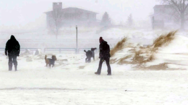 তীব্র তুষারঝড়ে যুক্তরাষ্ট্রে ৩০ প্রাণহানি